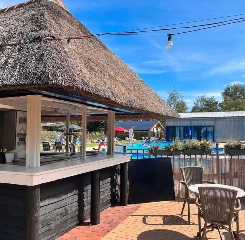Het Familie Boshuisje - Vakantiewoning Op Prachtig Park Met Veel Faciliteiten Inc Ligbad Gramsbergen Exterior photo